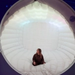 Концептуальная интерактивная цифровая арт-инсталляция с игровыми элементами