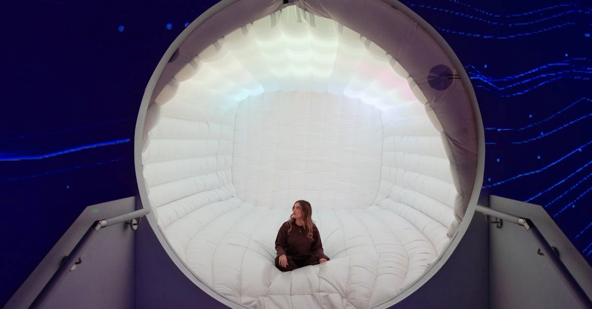 Концептуальная интерактивная цифровая арт-инсталляция с игровыми элементами